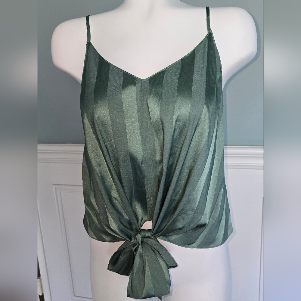 New Lush Small Green Sleeveless Tie-Front Camisole